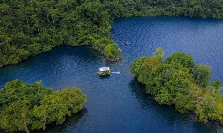 Danau Matano Eksotis Indonesia