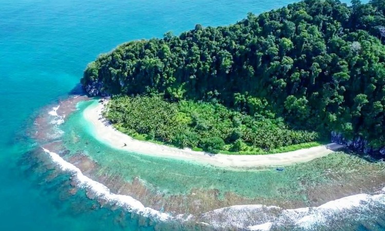 Keindahan Alam Memukau di Pulau Keluang