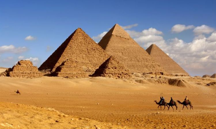 Fitur Budaya Piramida Mesir