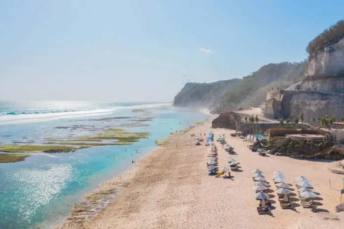 Mengenal Keindahan Wisata Bahari Pantai Melasti