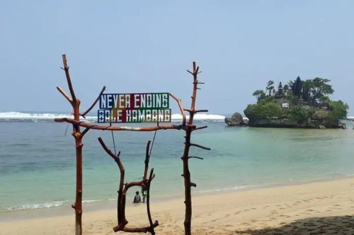 Pantai Balekambang, Spot Terbaik Menikmati Keindahan Pantai Eksotis di Malang